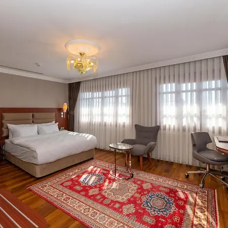 Blue Gilroy Hotel 3*