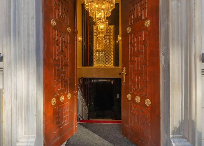 Blue Gilroy Istanbul