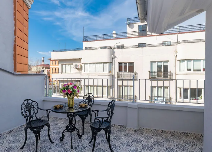 Blue Gilroy Hotel 3*