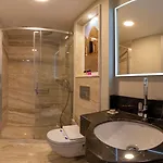 Blue Gilroy Isztambul