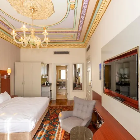 Blue Gilroy Hotel 3*