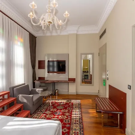 Blue Gilroy Hotel 3*