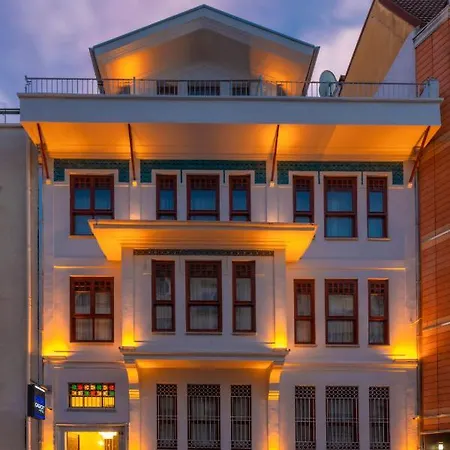 Отель Blue Gilroy 3*