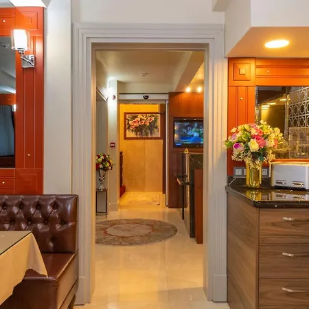 Отель Blue Gilroy 3*