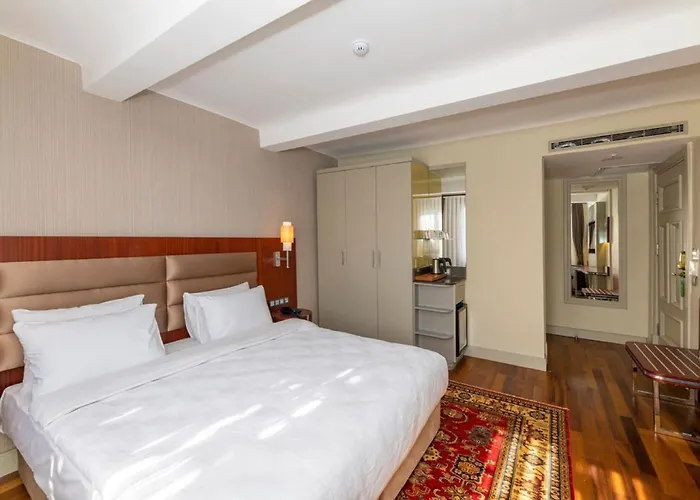 Blue Gilroy فندق